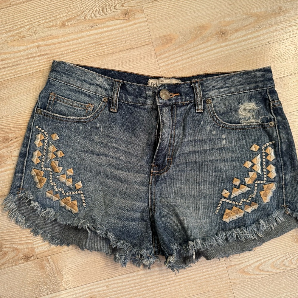 Free People jean shorts size 28  (0123)